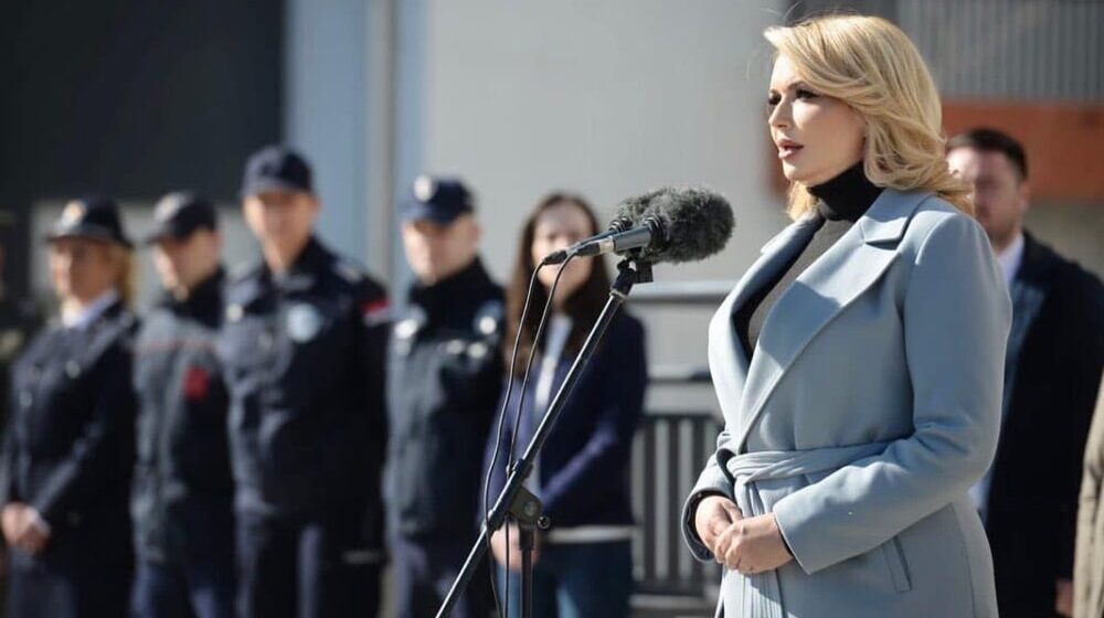 Kisić u Sremskoj Mitrovici uručila ključeve stanova pripadnicima snaga bezbednosti 1