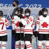 Hokejašice Kanade i Rusije odigrale utakmicu sa maskama 14