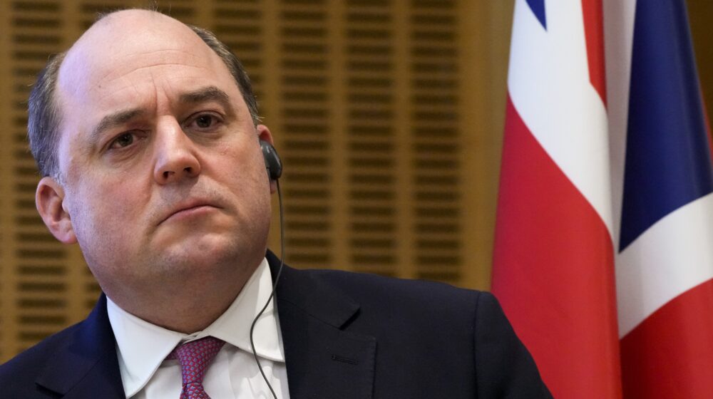 Velika Britanija optužila Rusiju za lažne pozive upućene ministrima   1