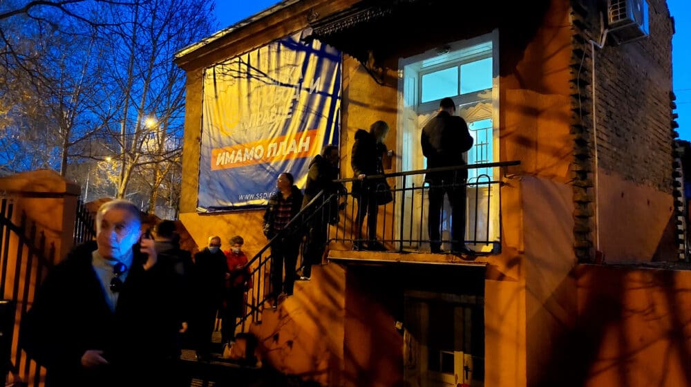 U Nišu naprednjaci prikupili potpise, opozicija ima problem sa notarima 1