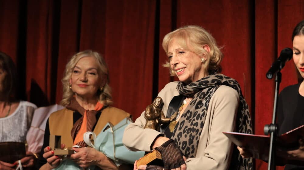 Glumici Branki Petrić uručena Statueta "Joakim Vujić" u kragujevačkom Teatru 1