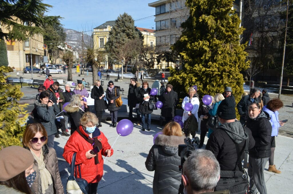 Svetski dan borbe protiv raka u Vranju: Građani šetnjom pokazali svoju podršku svima koji biju bitku s tom bolešću 3