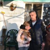 Teška sudbina porodice iz sela Toplac kod Vranja: Devojčica živi sa tatom i babom u trošnoj kući bez vode 3