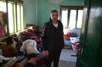 Teška sudbina porodice iz sela Toplac kod Vranja: Devojčica živi sa tatom i babom u trošnoj kući bez vode 6