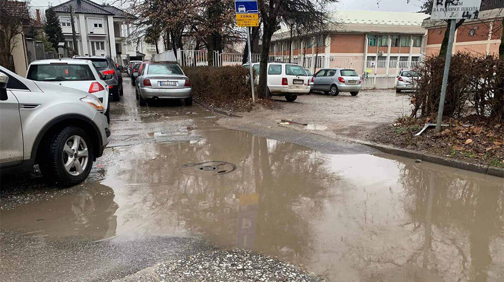 Žive u centru grada, kvadrat plaćaju do 1.500 evra, a ulice kao pre 200 godina (VIDEO) 1