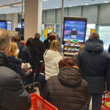 "Šta se dešava? Stigli noževi!": Haos širom Srbije zbog kupona iz Maksija, kupci besni 11