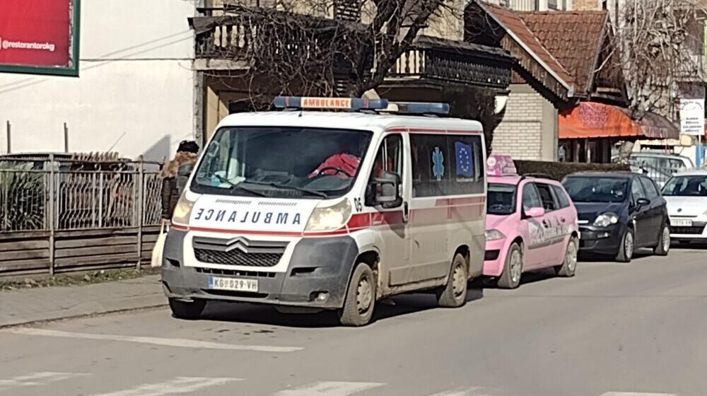 Hitna pomoć u Kragujevcu intervenisla juče zbog saobraćajne nezgode i kovid obolelih 1