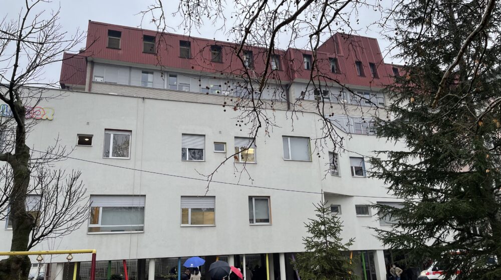 Doktor iz Japana donirao dve kutije skupog leka bolesnom dečaku iz Niša 1