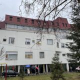 Doktor iz Japana donirao dve kutije skupog leka bolesnom dečaku iz Niša 12