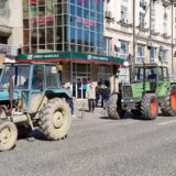 Ministar Nedimović i poljoprivrednici u Šapcu nisu postigli dogovor, protestna vožnja kroz grad 15