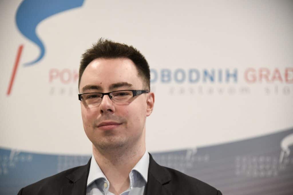 Albahari: Eskobar se zalaže za slanje hiljade međunarodnih kontrolora aprilskih izbora 2