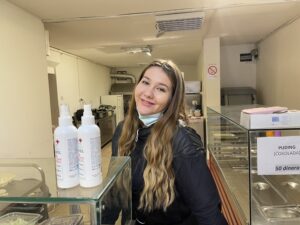 Humana devojka iz Niša poklanja obrok trudnicama 2