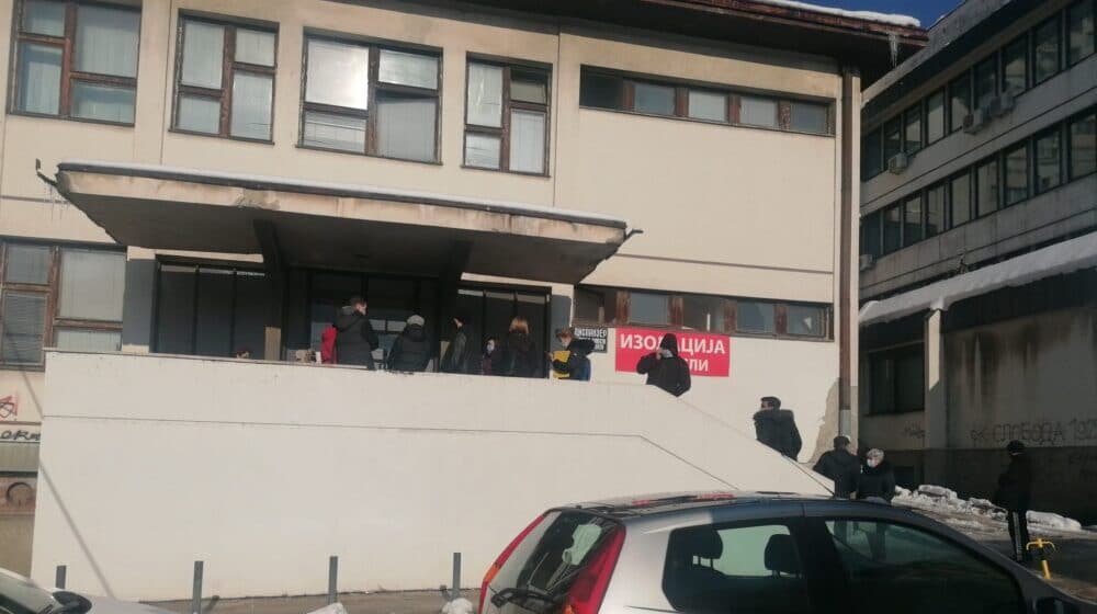 U bolnicama u Zlatiborskom okrugu 348 kovid pacijenata, prvu dozu vakcine primilo još 220 građana 1