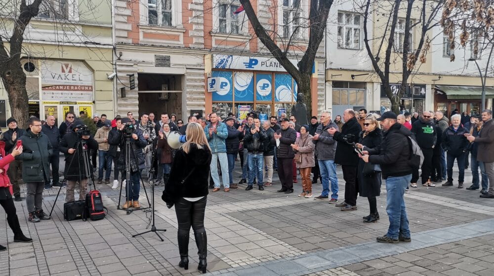 Sa protesta u Šapcu upućen poziv nadležnima da zaustave nasilje nad građanima 1