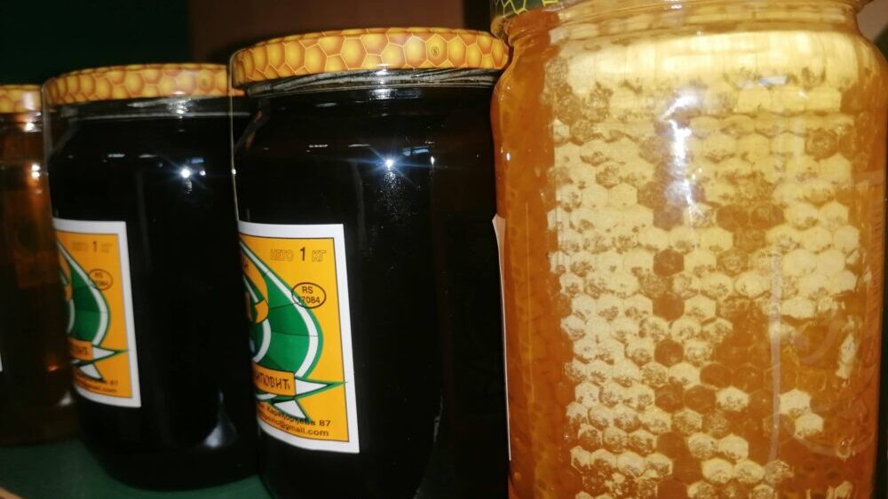 "Med sa jednom korovskom biljkom najbolji je sada, tokom kovida": Užički pčelar otkriva svoje tajne 4 "Med sa jednom korovskom biljkom najbolji je sada, tokom kovida": Užički pčelar otkriva svoje tajne 4
