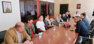 Ministar Nedimović i poljoprivrednici u Šapcu nisu postigli dogovor, protestna vožnja kroz grad 2 Ministar Nedimović u Šapcu