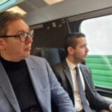 Vučić na promotivnoj vožnji brzog voza od Beograda do Petrovaradina (VIDEO) 3