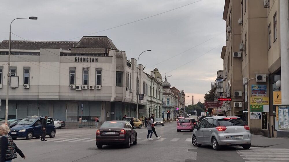 NS: Nek nam je sa srećom kredit, Kragujevčani 1