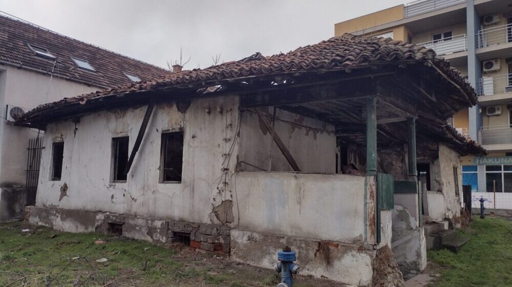 Kragujevački SSP traži da se obezbedi objekat stradao u požaru u blizini OŠ „Radoje Domanović” 1