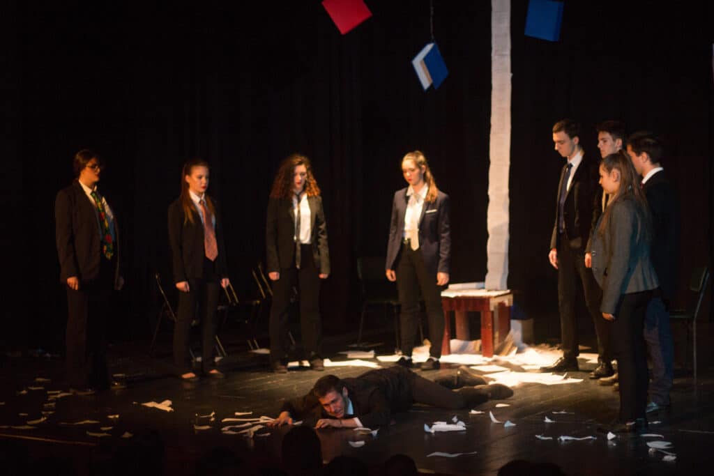 Kako je zbog Marčela stopiran rad Omladinske pozorišne scene u Paraćinu 3