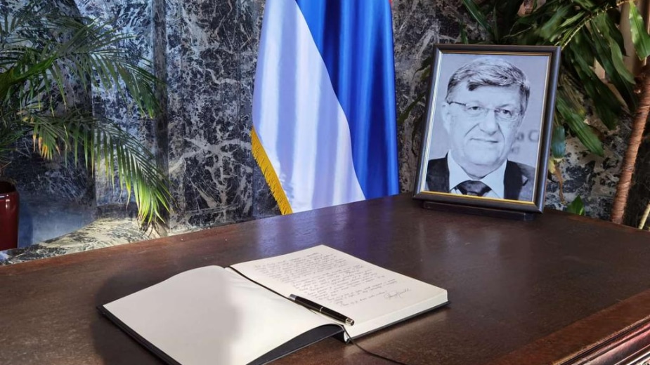 U zgradi Ministarstva spoljnih poslova otvorena knjiga žalosti povodom smrti ambasadora Olivera Antića 1
