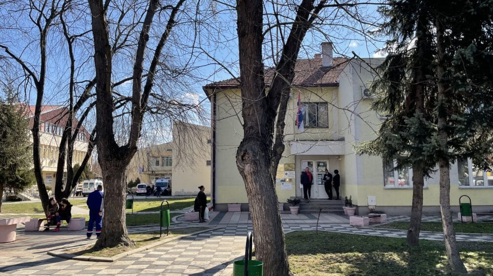 "Vučić nam je obećao da ćemo dobiti kanalizaciju": Merošinci objašnjavaju šta se zbilo na mitingu SNS 1