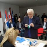 Mićunović potpisom podržao liste oko Tadića 12