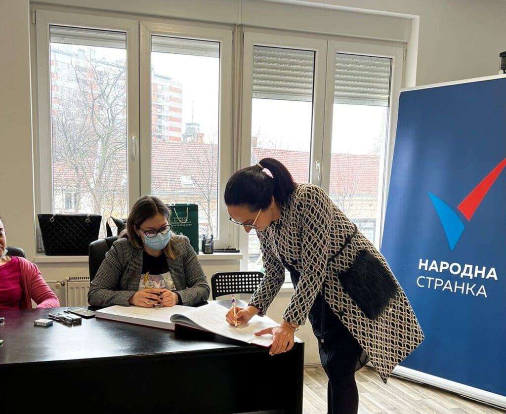 U Nišu naprednjaci prikupili potpise, opozicija ima problem sa notarima 2