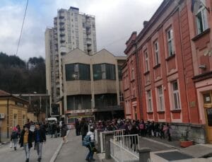 Koliki je broj zaraženih đaka u školama u Zrenjaninu, Majdanpeku, Zaječaru, Kragujevcu, Subotici, Novom Sadu, Užicu, Novom Pazaru, Nišu i Vranju 5