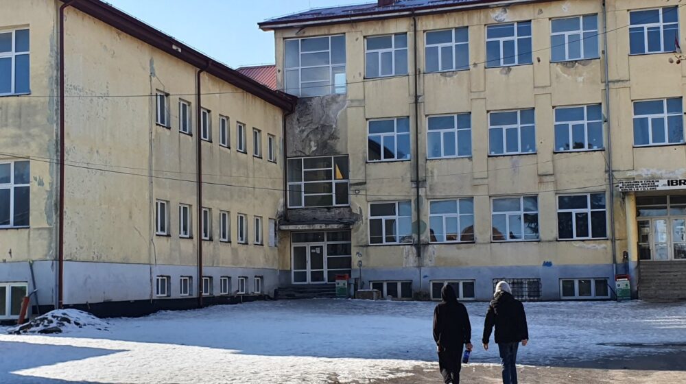 Zašto kasni rekonstrukcija najveće albanske osnovne škole u Preševu 1