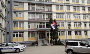 Policijski „audi“ velikom brzinom prešao u suprotnu traku i udario u „fijata“ u blizini Užica 3