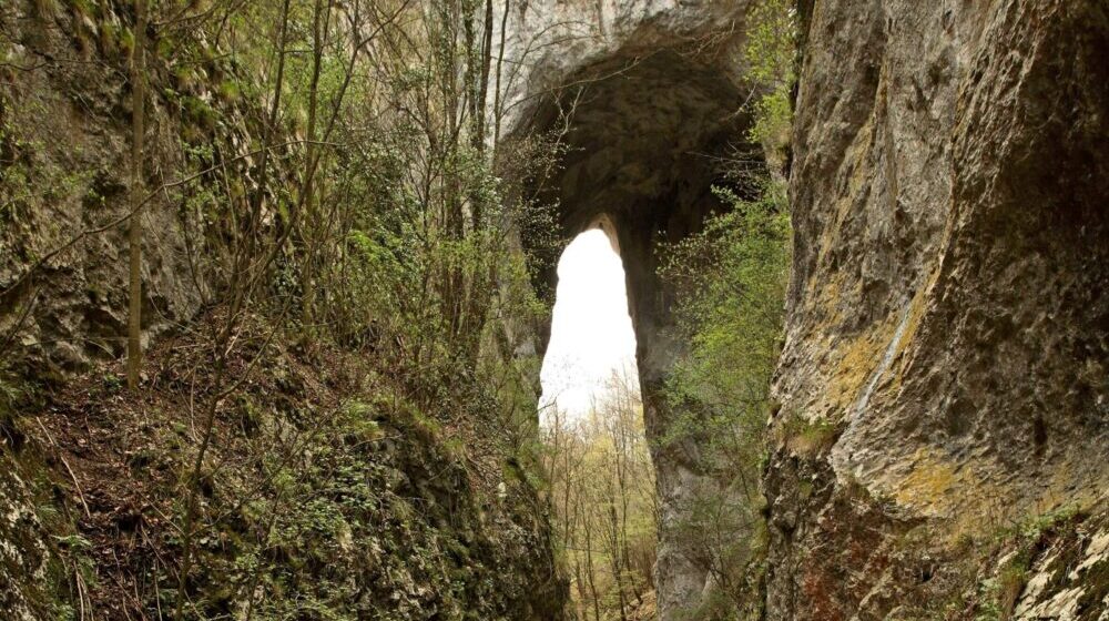 Najveći prirodni kameni most u Srbiji na 10 kilometara od Majdanpeka 1