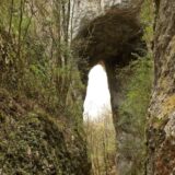 Najveći prirodni kameni most u Srbiji na 10 kilometara od Majdanpeka 12