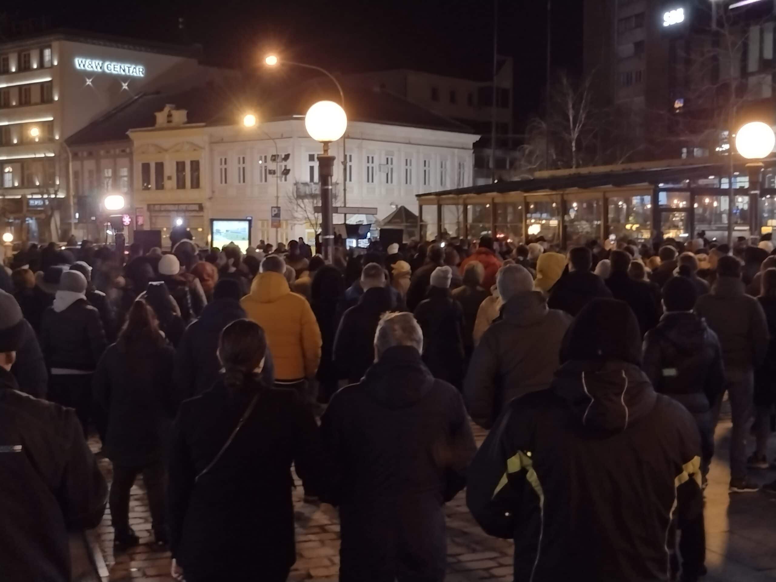 Šetnjom kroz centar grada završen protestni skup u Kragujevcu 5