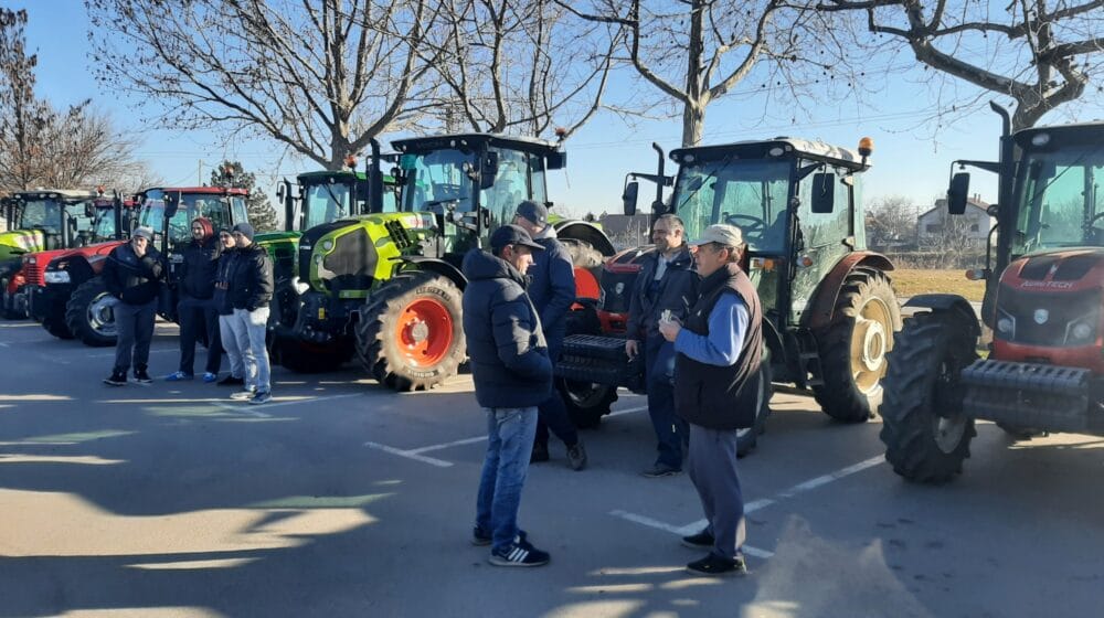 U Zrenjaninu ponovo protest ratara, traktorima kroz grad 1