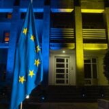 Rezidencija ambasadora EU u Srbiji u nedelju uveče bila osvetljena bojama zastave Ukrajine 5