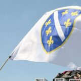 Političari iz RS osudili postavljanje ratne zastave BiH na Spomen obeležju u Grabovici 3