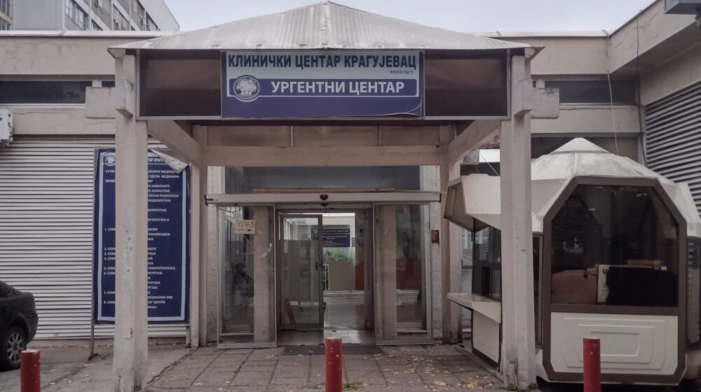 Kragujevčanin vozilom uleteo u Klinički centar 1