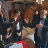 Pesniku Dušku Novakoviću svečano uručena bijenalna nagrada "Podrumi Radovanović" 1