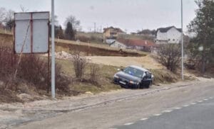 Policijski „audi“ velikom brzinom prešao u suprotnu traku i udario u „fijata“ u blizini Užica 2