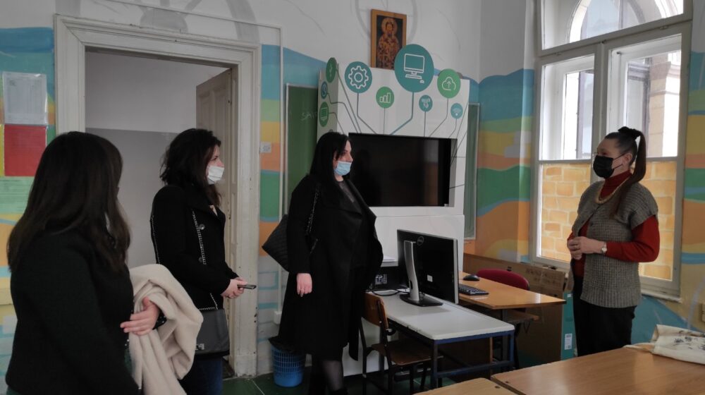 Oprema za novi informatički kabinet u zrenjaninskoj “Tesli” 1