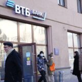 Pad ruske rublje zbog sankcija Zapada, dugi redovi ispred bankomata 6