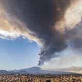 Vulkan Etna izbacuje stub pepela 12 kilometara uvis 6