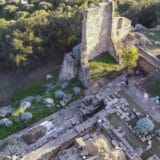 Arheolozi na jugu Italije otkrili drevne šlemove i ostatke hrama 5