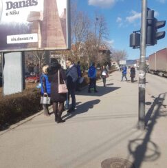 foto, sns kampanja 6, foto citalac danasa Niš: Naprednjaci u okviru izborne kampanje ometali saobraćaj 6