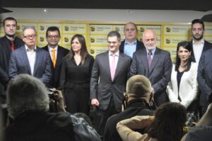 Vuk Jeremić najglasnije aplaudirao Ponošu: Šta nam govori nastup lidera opozicije 3 Vuk Jeremić najglasnije aplaudirao Ponošu: Šta nam govori nastup lidera opozicije 2