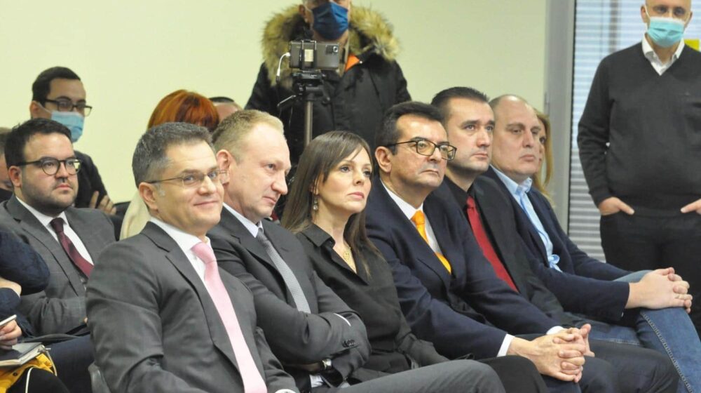 Vuk Jeremić najglasnije aplaudirao Ponoševom govoru