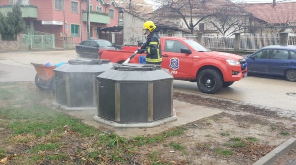 Zaječar: Nadležni apeluju na građane da ne bacaju žar, vruć pepeo i staklo u podzemne kontejnere 1