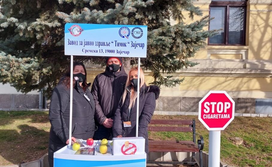 Nacionalni dan bez duvanskog dima: U Zaječaru za jednu cigaretu građani dobijali jabuku 1