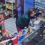 Žena u Mostaru ukrala kutiju sa donacijama za pomoć javnoj kuhinji (VIDEO) 7